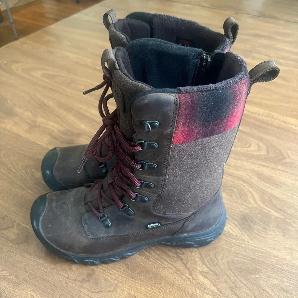 Keen Women's Greta Tall Brown/Red Plaid Waterproof Hiking / Winter Boots